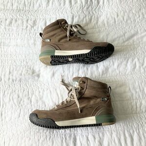 The North Face Back to Berkeley III leather waterproof boots